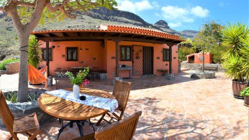 Los Palmitos House | Finca Las Olivas - Unique country house with heated pool