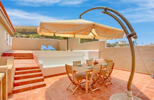 Guia de Isora Apartment | Finca Los Corcos con piscina By Paramount Holidays