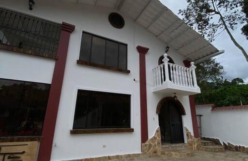 La Mesa House | Finca privada con excelente clima, rio natural, wifi y piscina