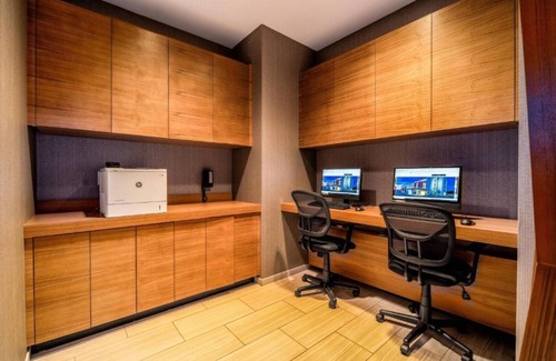 Oakland House | FIND SUITE SOPHISTICATION AT OAKLAND, CA