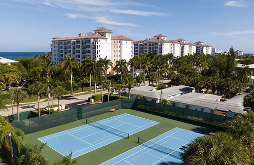 Palm Beach Shores Apartment | 𝐅𝐢𝐧𝐝𝐢𝐧𝐠 𝐌𝐞𝐢𝐥𝐢- Beachfront Fun@ Ocean Pointe Resort+Amenities, STUDIO