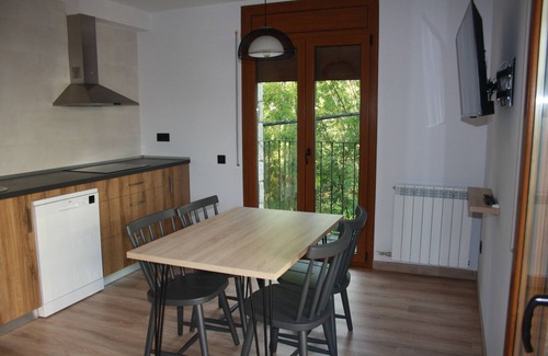 Laspaules Apartment | Fio de Neu, New, spacious tourist apartment with views of the mountains