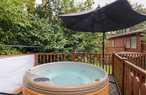 Troutbeck Bridge Cottage | FIR TREE LODGE, pet friendly, with hot tub in Windermere