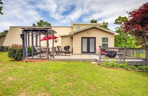 Fackler House | Fire Pit and BBQ Lake Guntersville Family Home