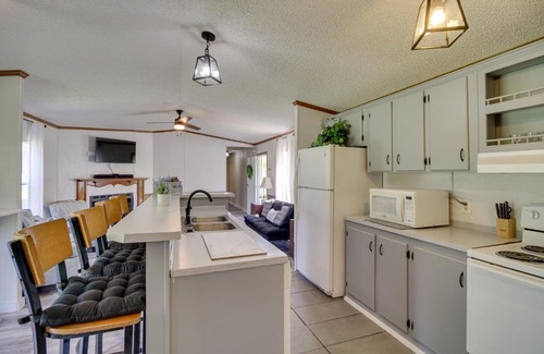 Newhebron House | Fire Pit and Deck Peaceful Silver Creek Retreat