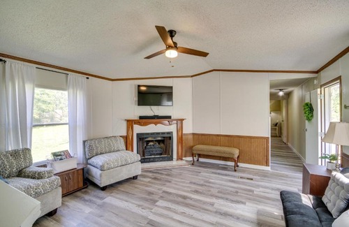 Newhebron House | Fire Pit and Deck Peaceful Silver Creek Retreat