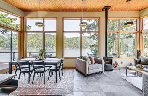 Olympia House | Fire Pit and Views Modern Summit Lake Escape!
