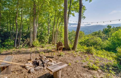 Spruce Pine Apartment | Fire Pit and Views Pet-Friendly Spruce Pine Studio