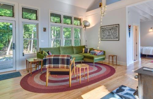 Spruce Pine Apartment | Fire Pit and Views Pet-Friendly Spruce Pine Studio