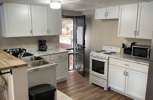 Lake Ozark Cabin | Fire pit, dock, ramp, full kitchen, water toys