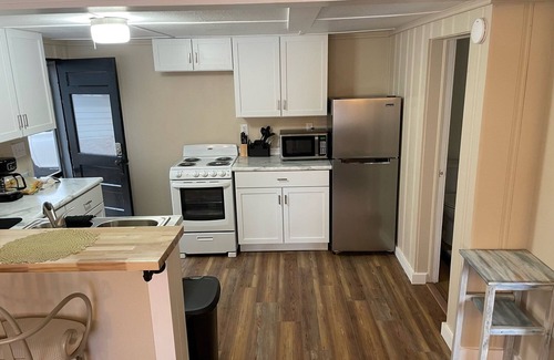 Lake Ozark Cabin | Fire pit, dock, ramp, full kitchen, water toys