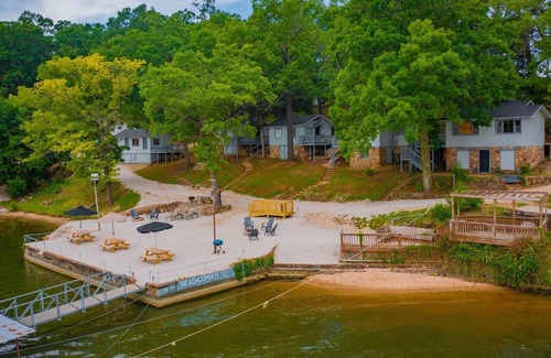Lake Ozark Cabin | Fire pit, dock, ramp, full kitchen, water toys