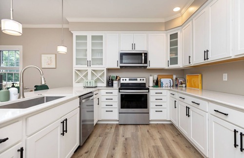 Nellysford House | Fire Pit+Hot Tub+Game Room in spacious family-friendly house