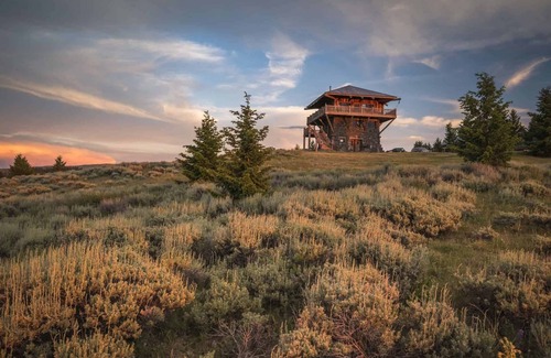Ennis Cabin | Fire Tower on Fire Tower Ranch in Ennis Montana