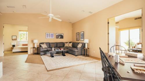 Desert Club Estates House | Firefly by AvantStay Spacious Backyard w Pool Hot Tub