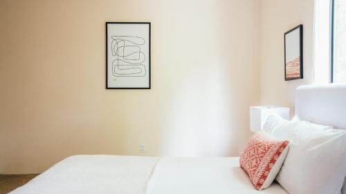 Desert Club Estates House | Firefly by AvantStay Spacious Backyard w Pool Hot Tub