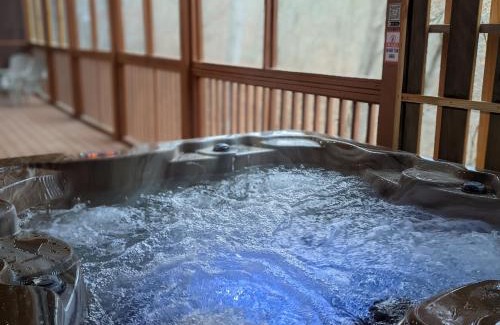 Sevierville Ski Chalet | Firefly Hollow Cabin - Smoky Mountains - Soaky Mountain Water Park - Sevierville Convention Center