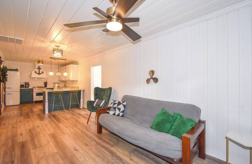 Jacksons' Gap House | Firelight Cabin Retreat, Firelight Cabin- Cozy 3br Lakefront Cabin Retreat