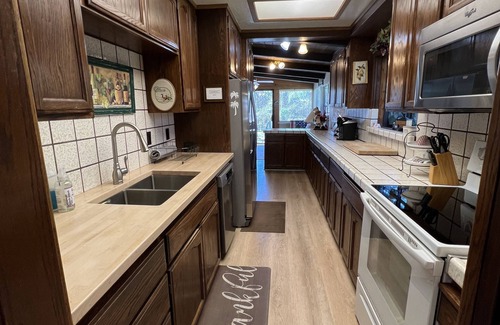 Lakeport House | Firepit, Clearlake, Lakeport CA, King bed Waterfront boat/dock Fishing.