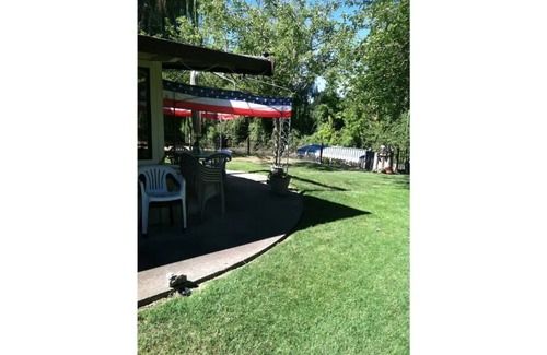 Lakeport House | Firepit, Clearlake, Lakeport CA, King bed Waterfront boat/dock Fishing.