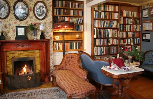 Pacific Grove Cabin | Fireplace/1880square tube brass KINGBED/1920triple bow front dresser/clawfoot