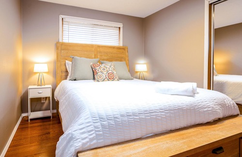 Elkhorn House | Fireside Charm on Strawberry Hill – A Tranquil Escape! Hot Tub, Pet Friendly