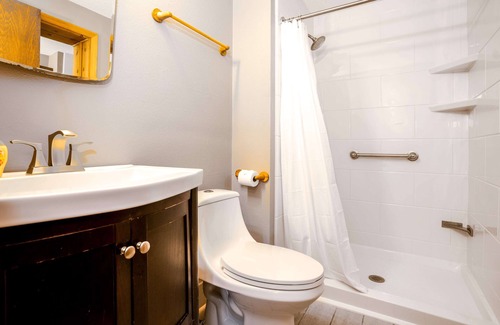 Elkhorn House | Fireside Charm on Strawberry Hill – A Tranquil Escape! Hot Tub, Pet Friendly