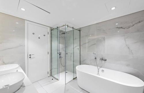 DIFC Apartment | First Class 1BR Modern & Stylish Living