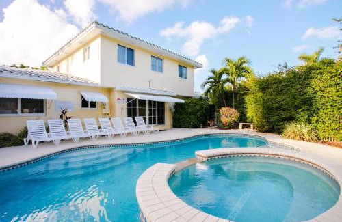 Downtown Hollywood House | First-Class 5BR Villa in Hollywood Lakes