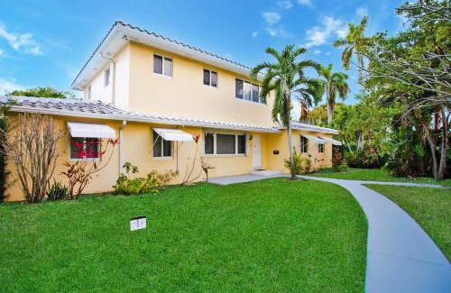 Downtown Hollywood House | First-Class 5BR Villa in Hollywood Lakes