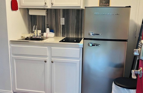 Orlando Apartment | First-Class Crash Pad! studio apartment, close to UCF.