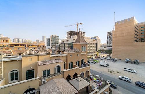 Jumeirah Village Circle Apartment | FIRST CLASS Studio Luxe & Cozy Vibes