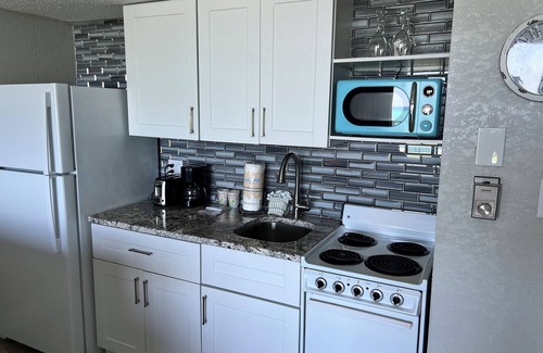 Daytona Beach Shores Resort | First Floor Private Paradise Ocean Front Studio FALL SALE! POOL OPEN!