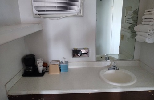 Douglas Hotel | First Interstate Inn