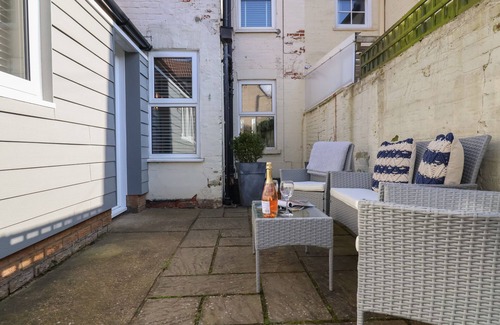 Lowestoft Cottage | First Light