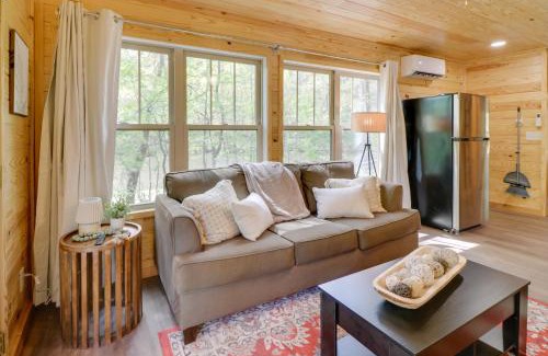 Heflin House | Fish and Hike Cabin Hideaway with Deck in Alabama
