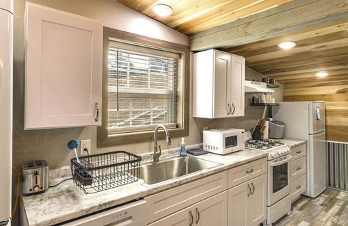 Baxter Apartment | Fish & Hike: Studio on Cane Creek