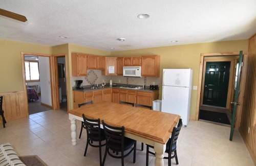 Baudette Cabin | Fisherman Base Camp on Rainy River - 5 Mins to the Lake!