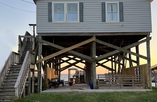 Slidell House | Fishing and crabbing directly on Lake Pontchartrain from pier w/covered landing