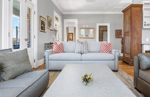 Westside House | Fit For A King, Street-2br/2ba