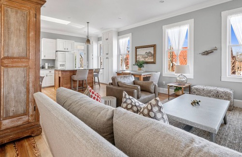 Westside House | Fit For A King, Street-2br/2ba