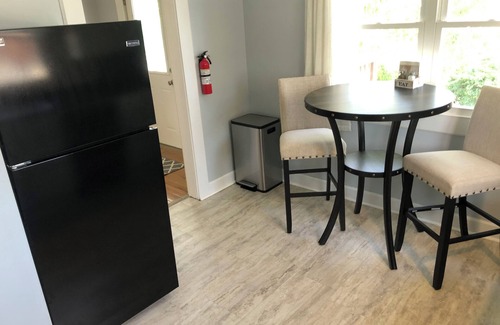 Lebanon Apartment | Fitted for the business traveler, a 2-bedroom apartment in Lebanon with WiFi, AC