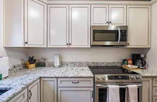 North Conway House | Five minutes to Kancamagus Highway! Private & Spacious Family Home sleeps 8!