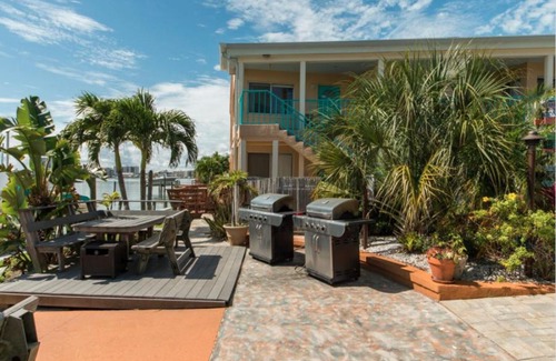 Bay Esplanade House | Five Palms Suite 103 - Daily - Weekly - Monthly