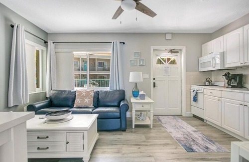 Bay Esplanade House | Five Palms Suite 103 - Daily - Weekly - Monthly