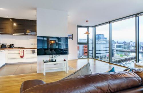 Titanic Quarter Apartment | Five Star Panoramic and Central Apartment