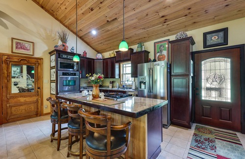 Caddo Gap Cabin | Flag Hole Riverfront Cabin Near Local Attractions!