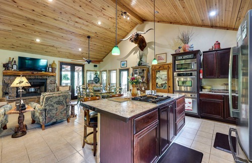 Caddo Gap Cabin | Flag Hole Riverfront Cabin Near Local Attractions!