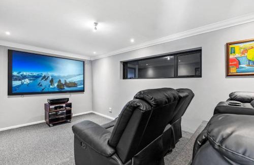 Fisherhaven Villa | Flamingo Bay Manor