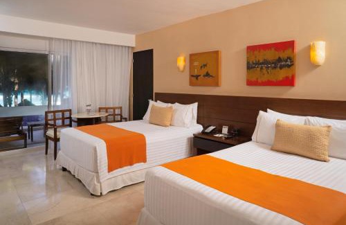 Punta Cancun Hotel | Flamingo Cancun All Inclusive
